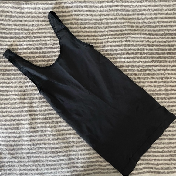 EUC SKIMS SMOOTHING TANK SUZE M - Picture 3 of 3